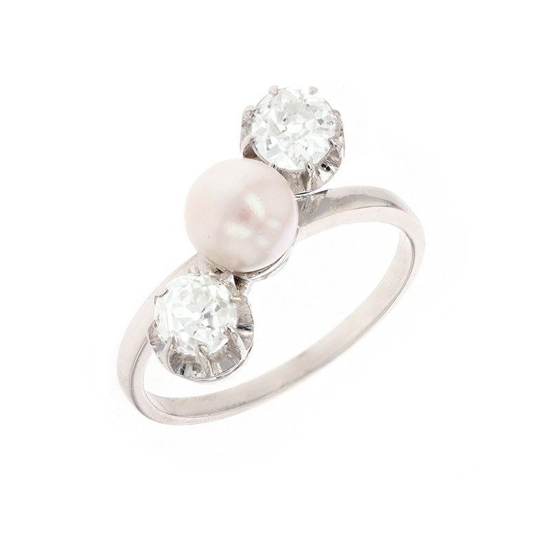 Bague diamants 0.90 carat et perle en platine
