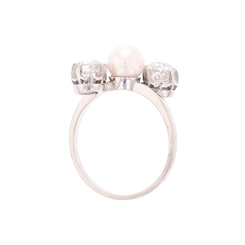 Bague diamants 0.90 carat et perle en platine