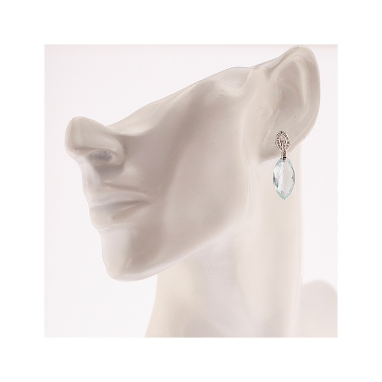 Boucles d'oreilles aigue-marine 15.62 carats et diamants 0.21 carat en or blanc