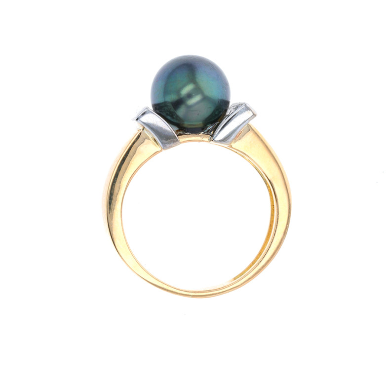 Pearl and diamond ring 0.07...