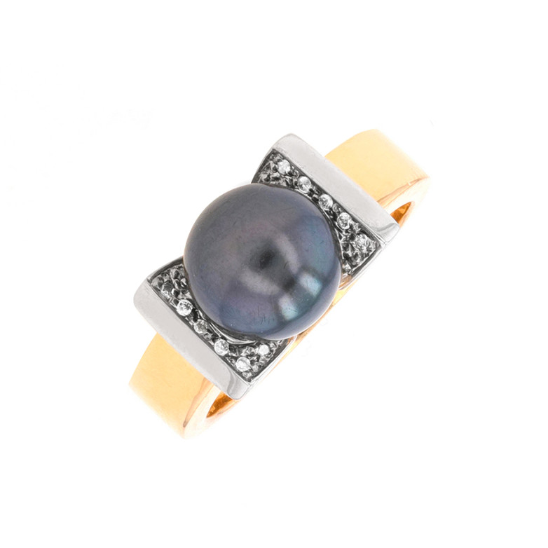 Pearl and diamond ring 0.07...