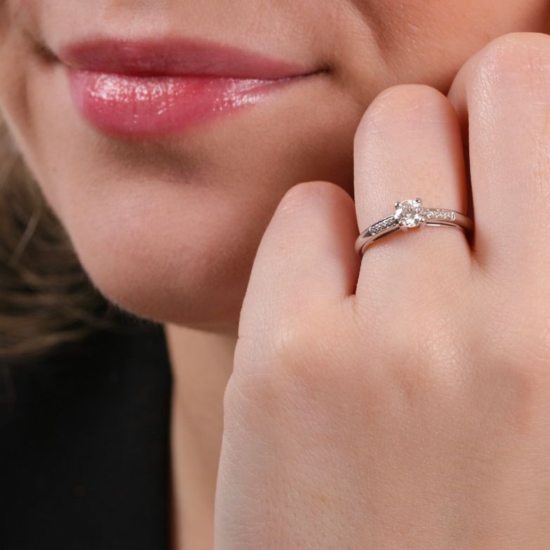 Bague or gris diamant (s) signé MAUBOUSSIN