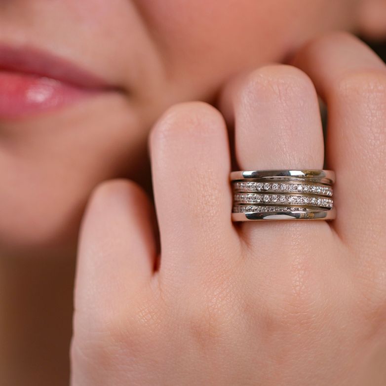 Bague or gris diamant (s) signé BVLGARI "B.Zero1"