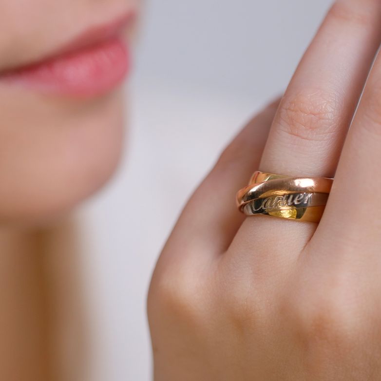 Bague 3 ors signé Cartier "Trinity Must Essence"