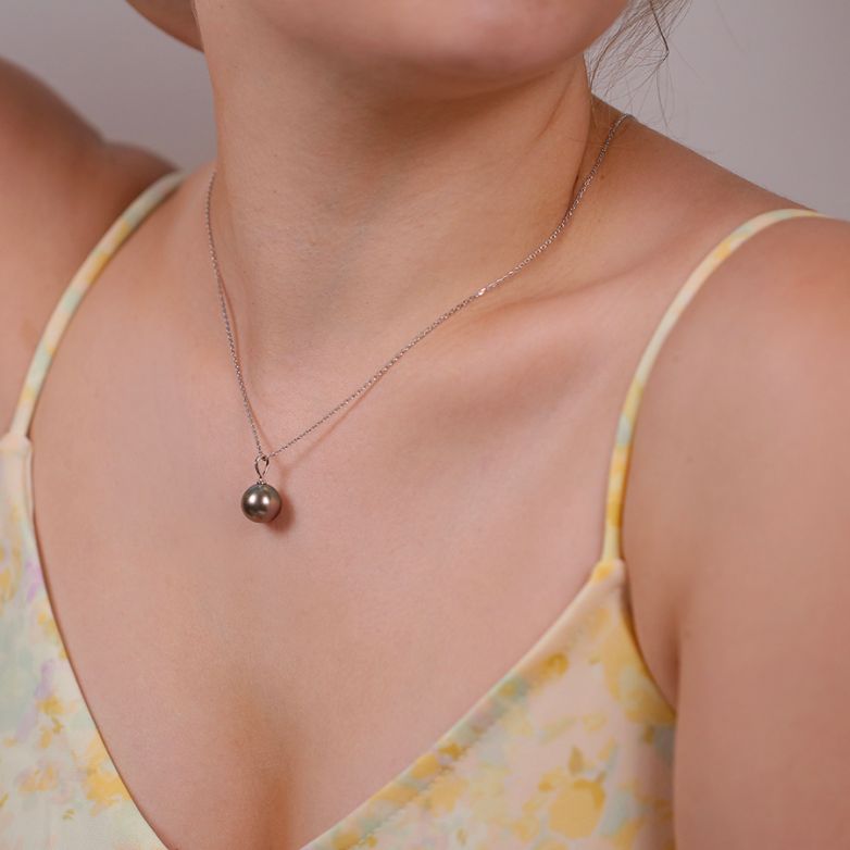 collier or gris Perle 
