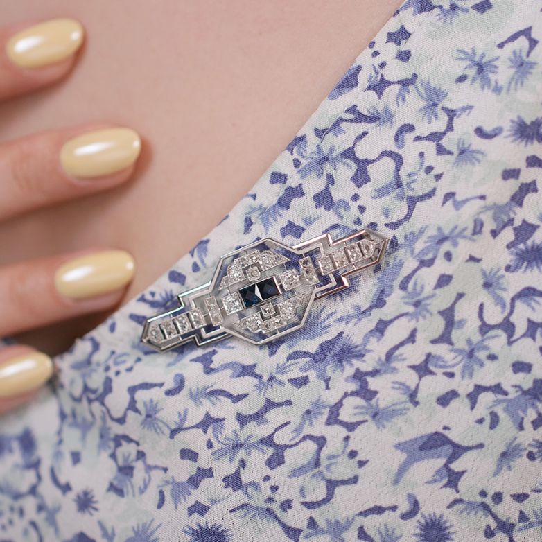 Broche or gris saphir et diamant(s) 