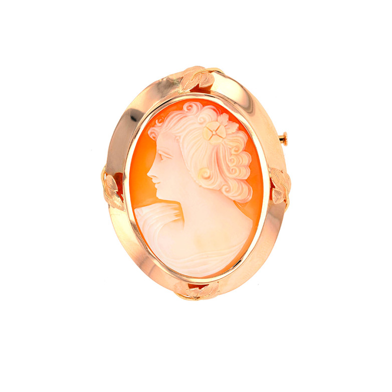 Vintage Cameo pendant in...