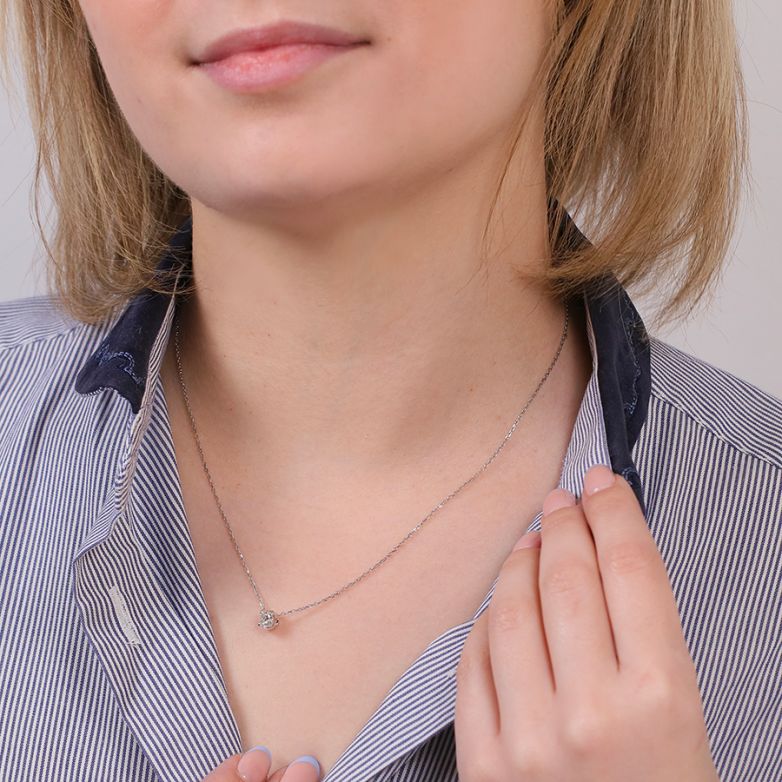 Collier or gris diamant (s) 