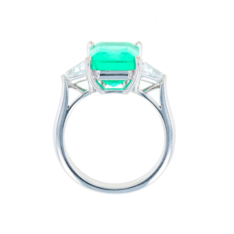 Ring emerald 4.84 carats...