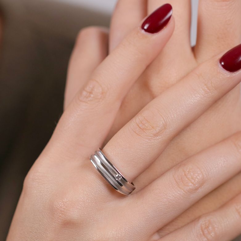 Diamond ring 0.06 carat...