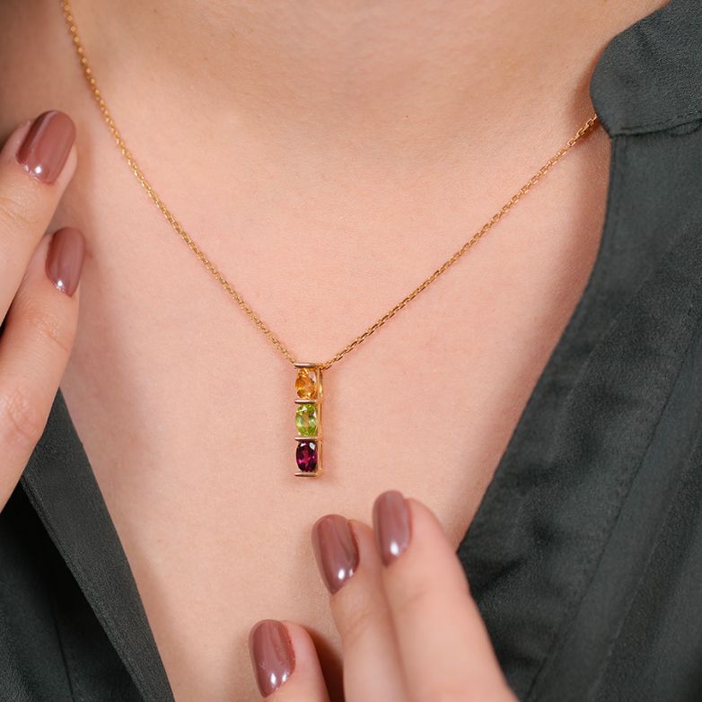Yellow gold gemstone...