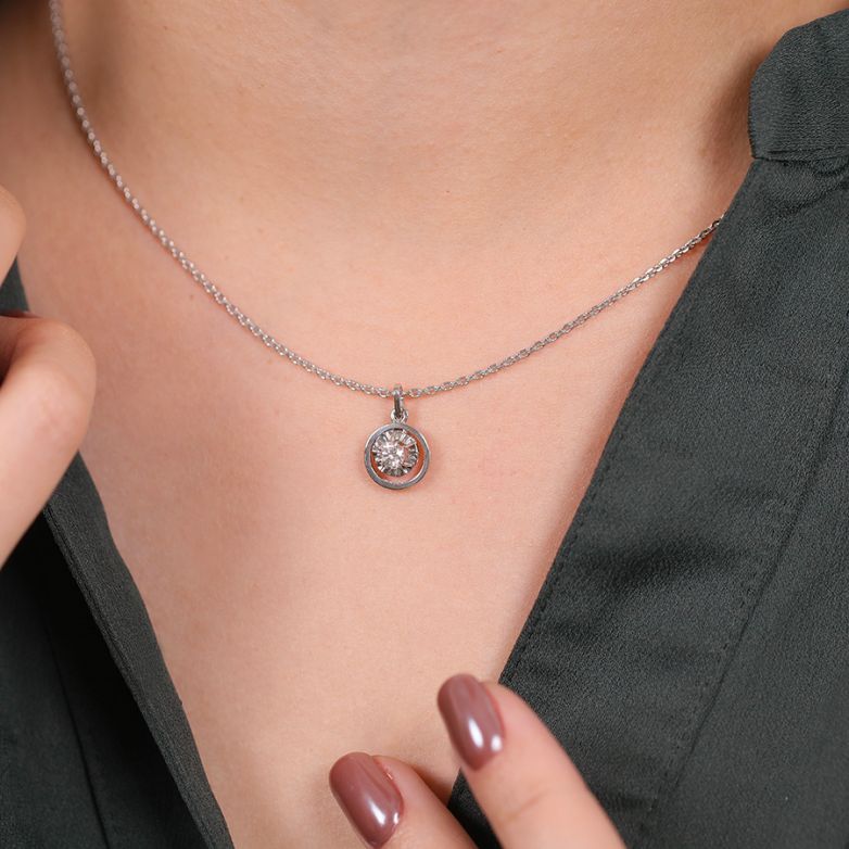 Diamond pendant 0.28 carat...