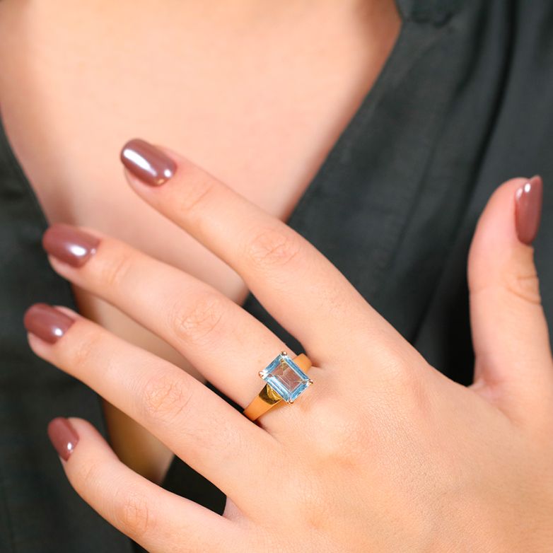 Ring topaz 3.49 carats...