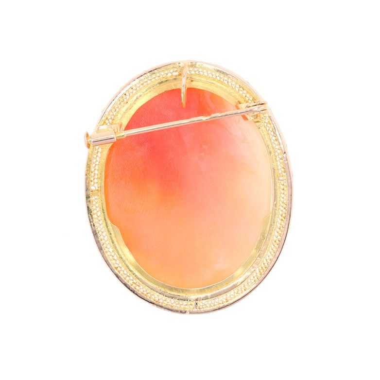 Vintage Cameo brooch in...