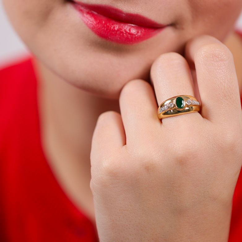 Ring emerald 0.50 carat and...