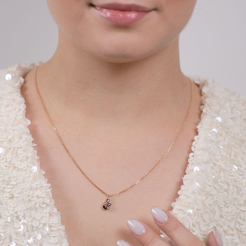 Necklace with sapphires...