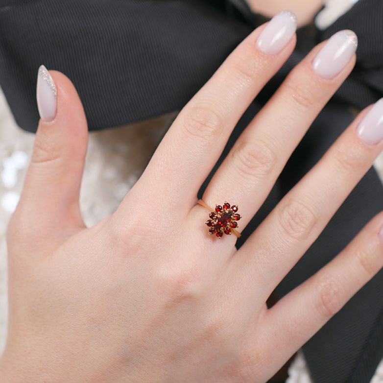 Ring garnets 0.86 carats...