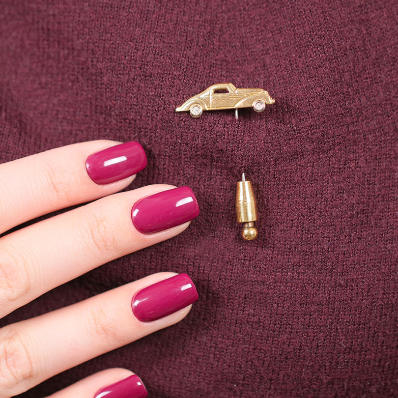 Vintage car motif pin in...