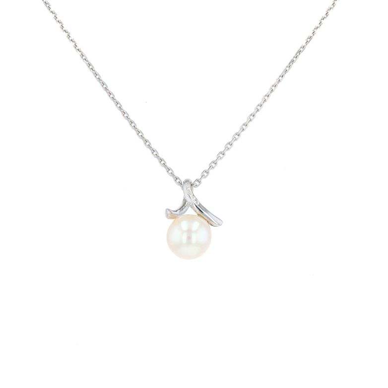 White gold pearl necklace...