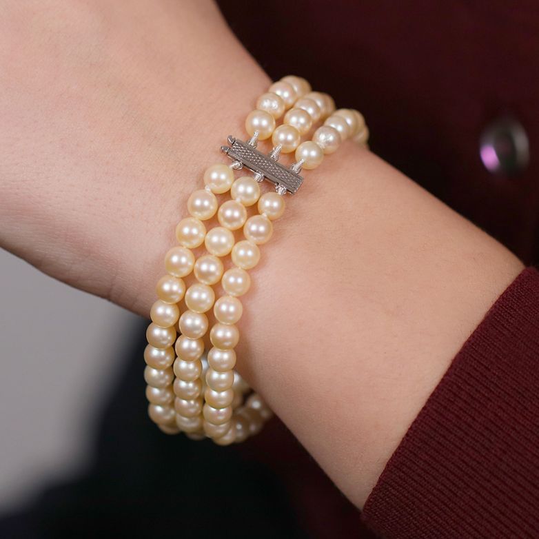 Pearl bracelet white gold...