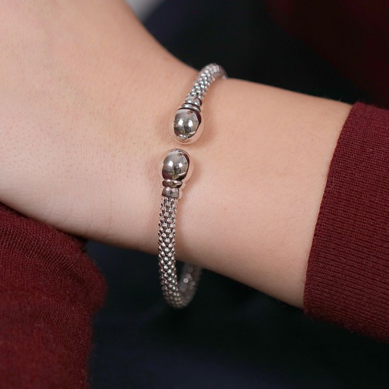 17.50g white gold bangle...