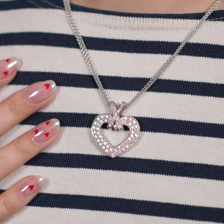 Heart necklace diamonds...