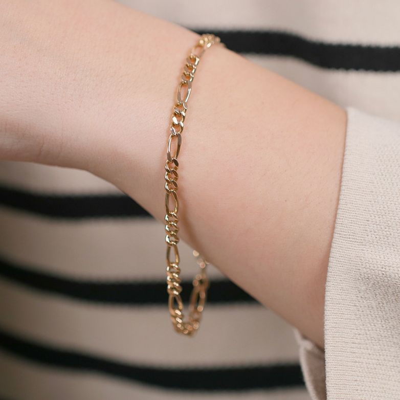 Alternating mesh bracelet...