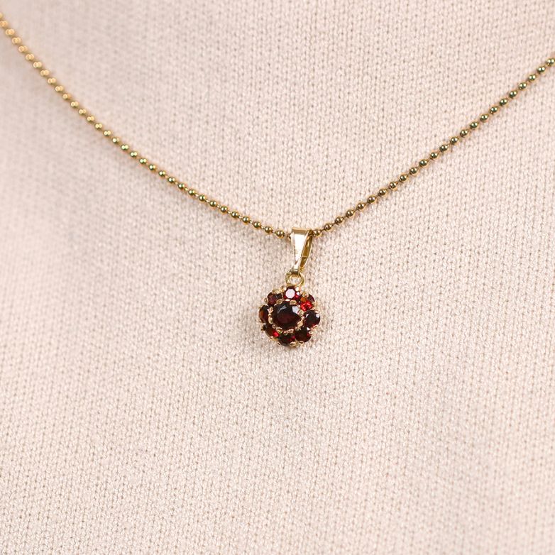 Pendant garnets 1.21 carats...