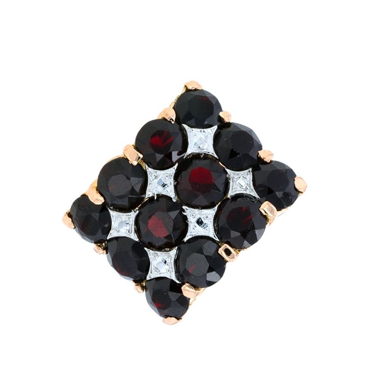 Ring garnets 11.88 carats...