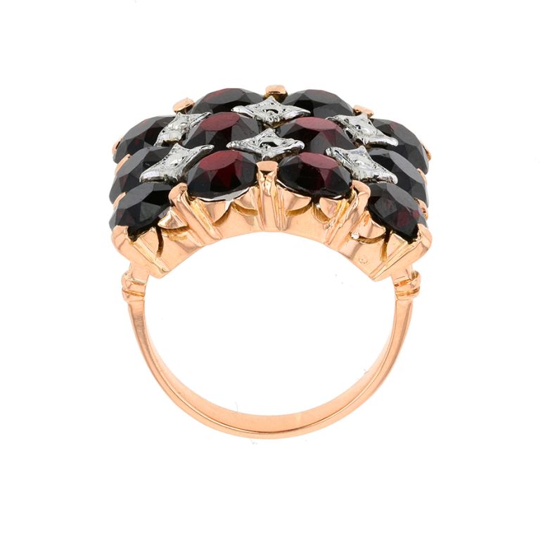 Ring garnets 11.88 carats...