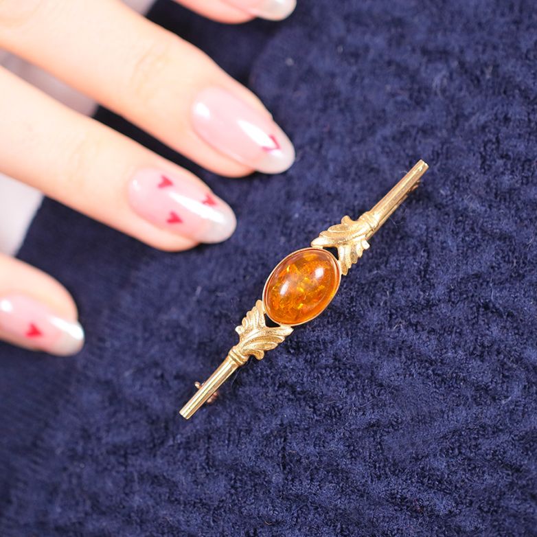 Yellow gold amber brooch 4.72g