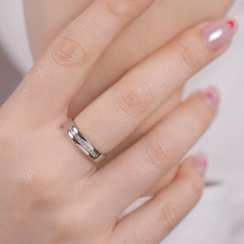 Diamond wedding band 0.18...