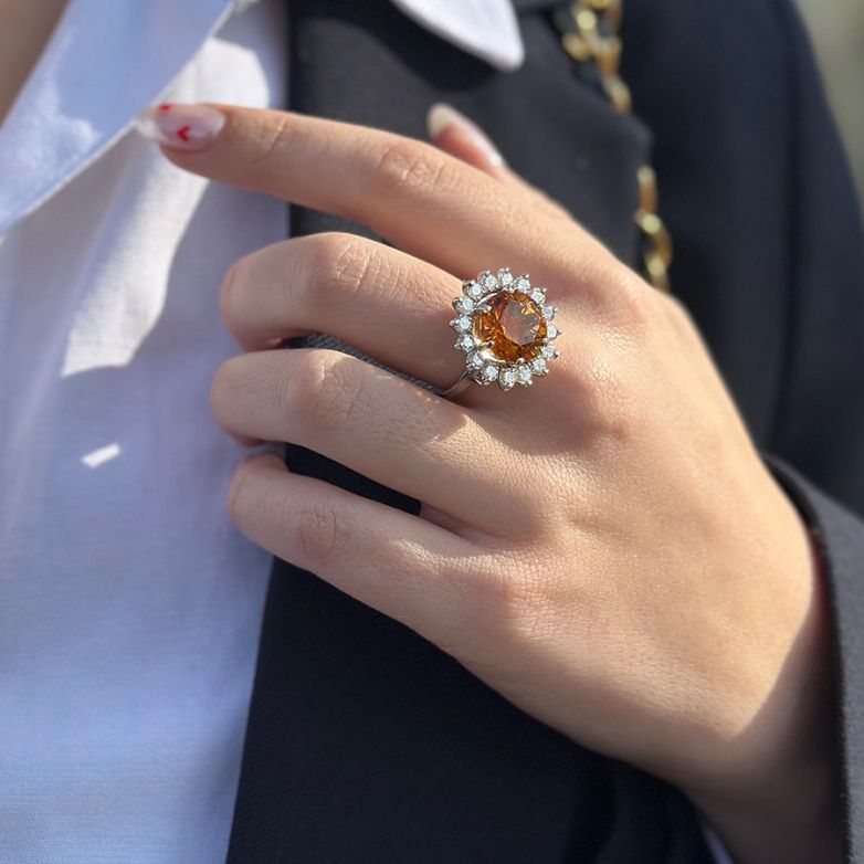 Daisy ring with citrine...