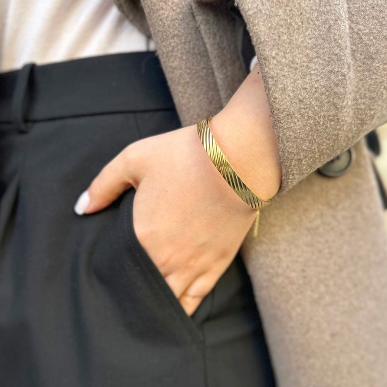 Oval yellow gold bracelet...