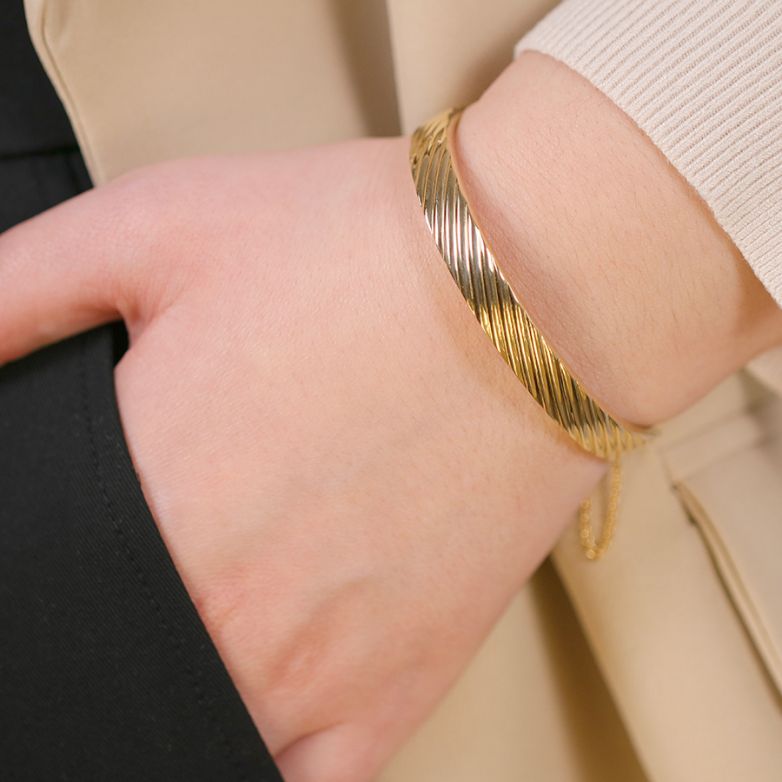 Oval yellow gold bracelet...
