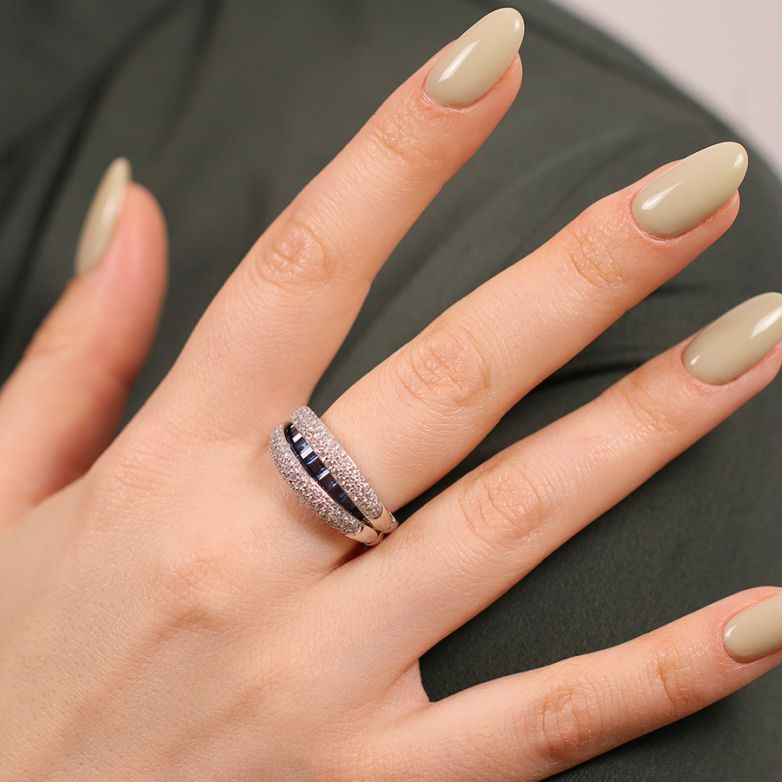 Ring with sapphires 1.17...