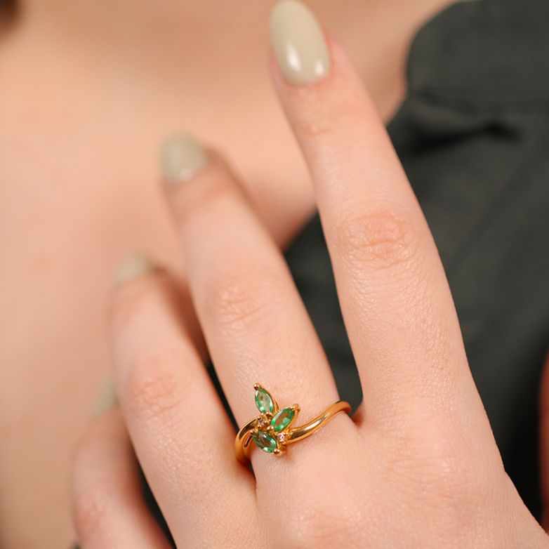 Ring emeralds 0.54 carat...