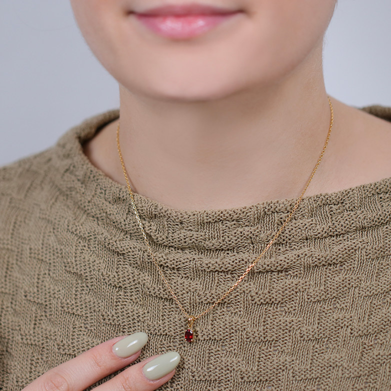 Necklace garnet 0.46 carat...
