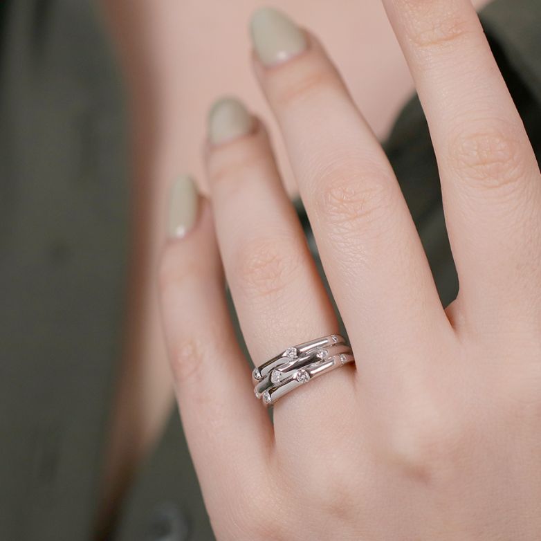 0.23-carat diamond ring in...
