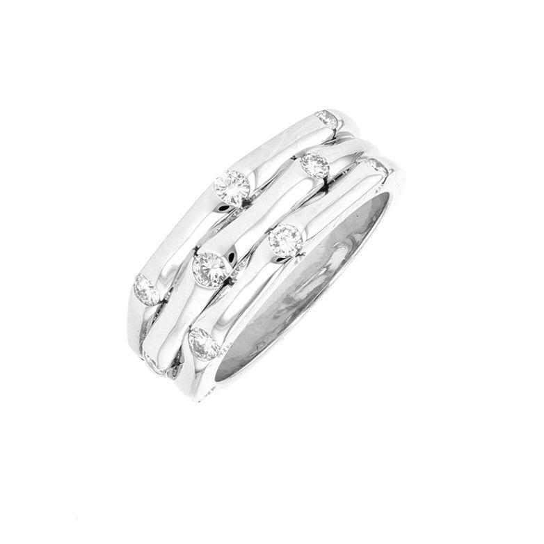 0.23-carat diamond ring in...