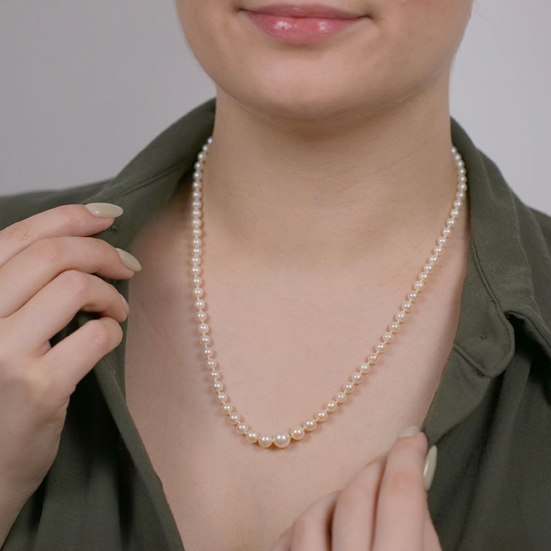 Collier de perles en chute...