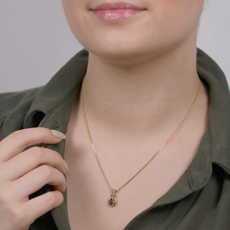 Necklace sapphire 0.48...