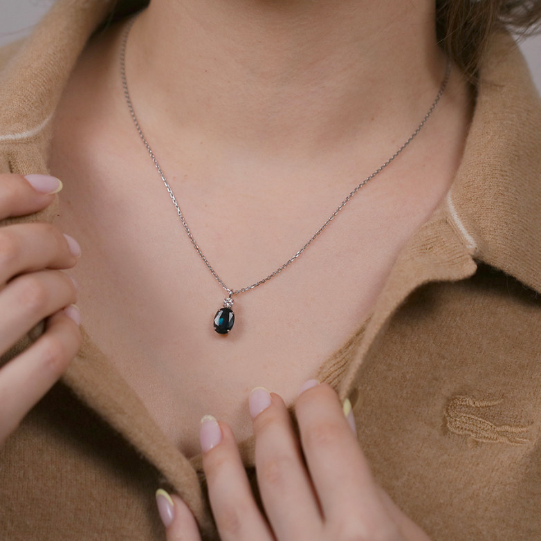 collier or gris saphir et...