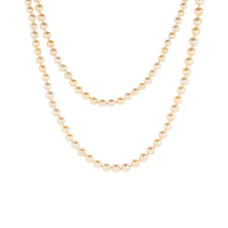 Necklace of pearls in white...