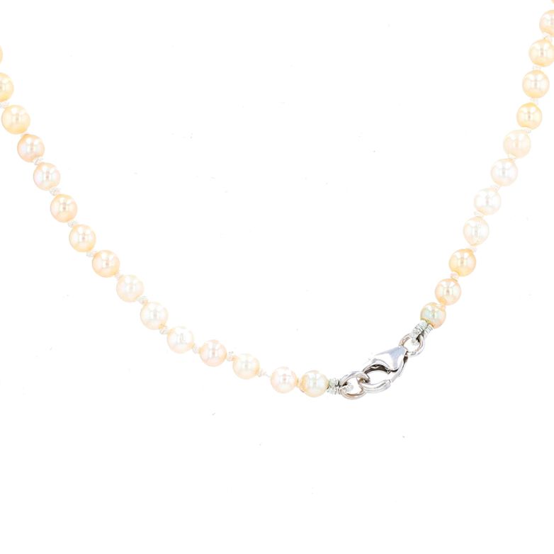 Necklace of pearls in white...