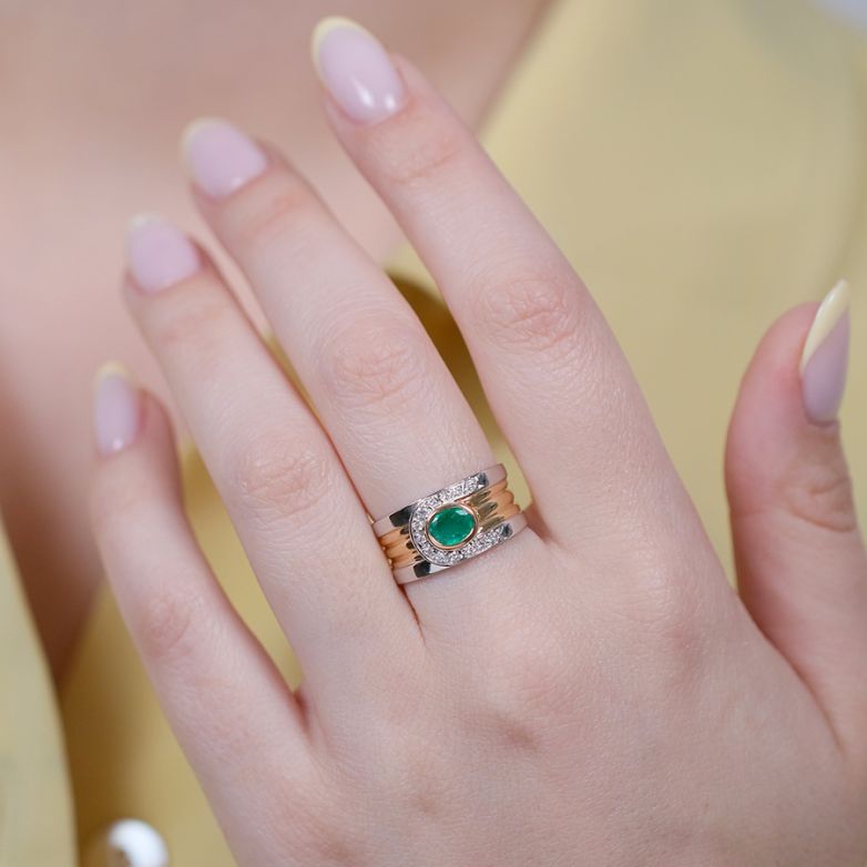 Ring emerald 0.50 carat and...