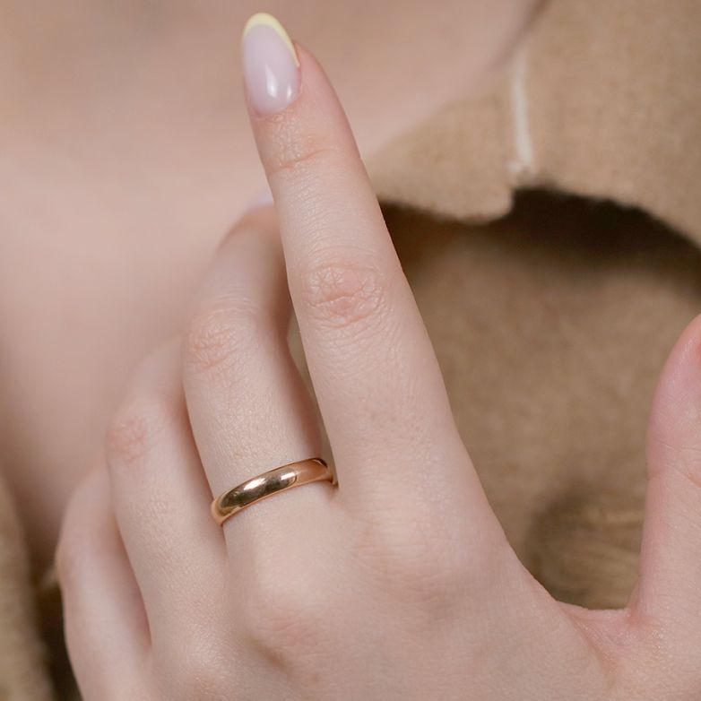 Yellow gold wedding band 3.31g