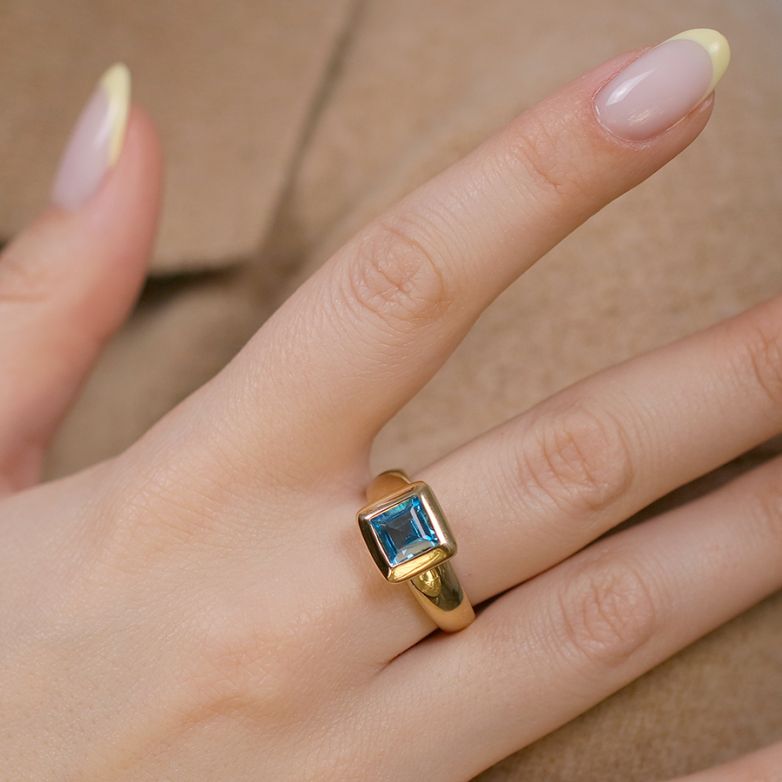 Ring topaz 1.74 carat...