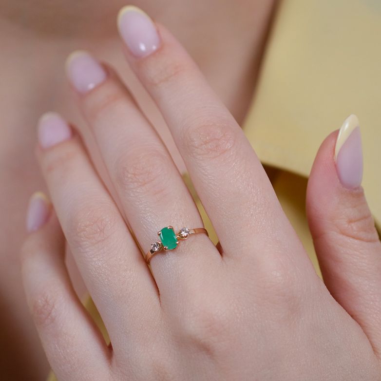 Ring emerald 0.41 carat and...