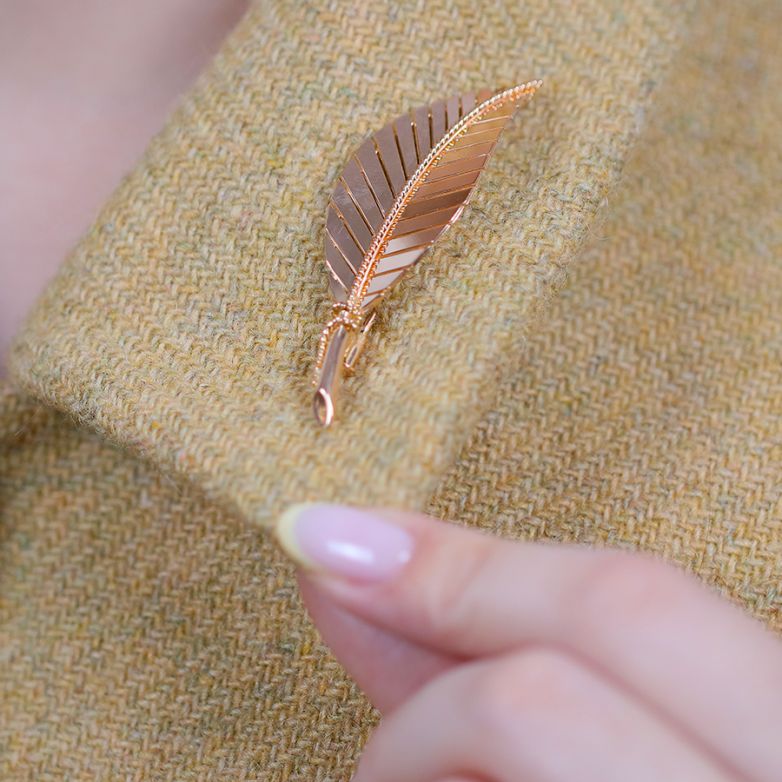 Vintage yellow gold leaf...